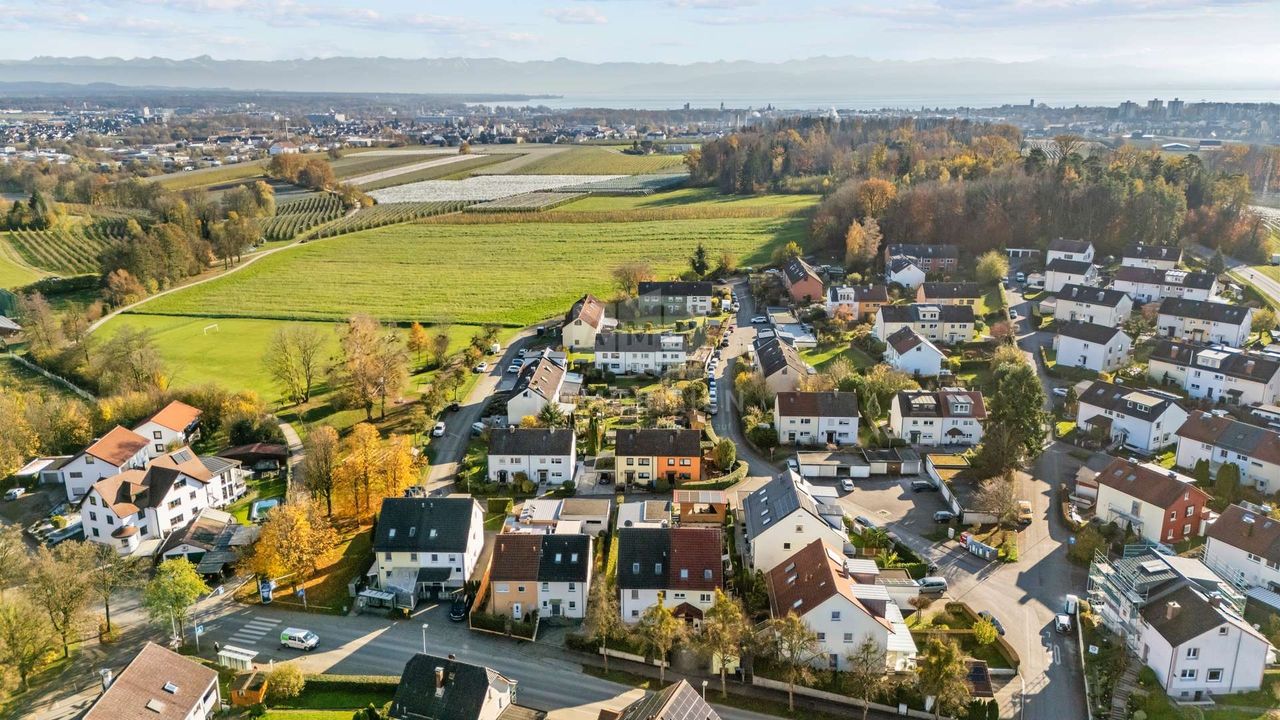 Moderne Doppelhaushälfte in ruhiger Lage von Friedrichshafen/ Berg *kein Erbbaurecht*